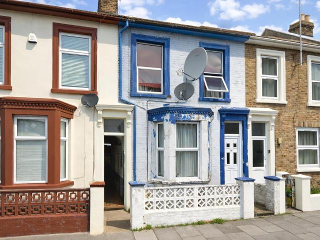 Apartment In Strode Crescent, Sheerness Me12