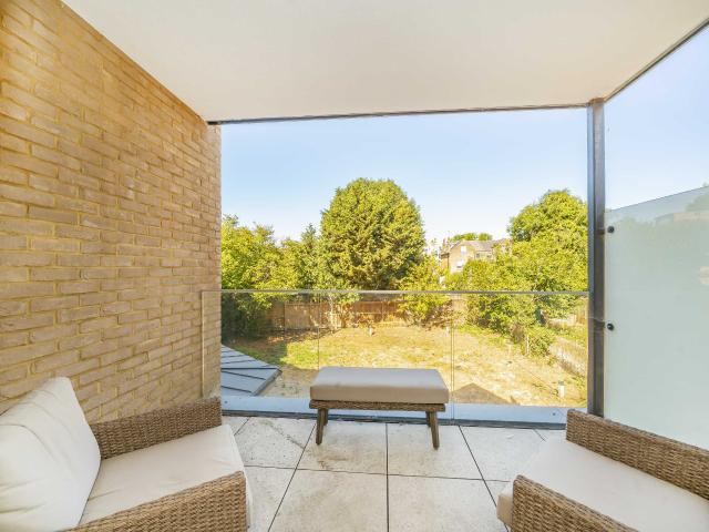 apartment in Sutton Court Road, Chiswick, W4