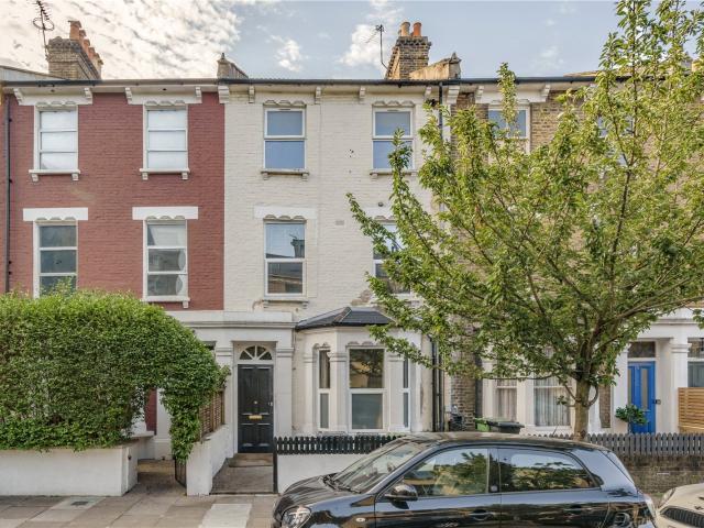 apartment in Sulgrave Road,, W6