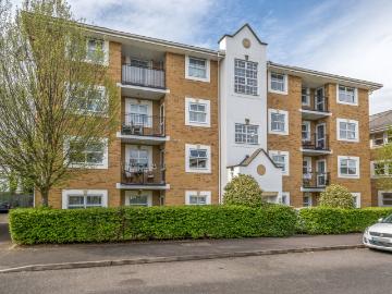 apartment in Sunbury On Thames