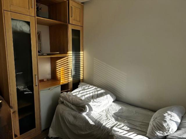 apartment in Sunny Gardens Road, London, NW4