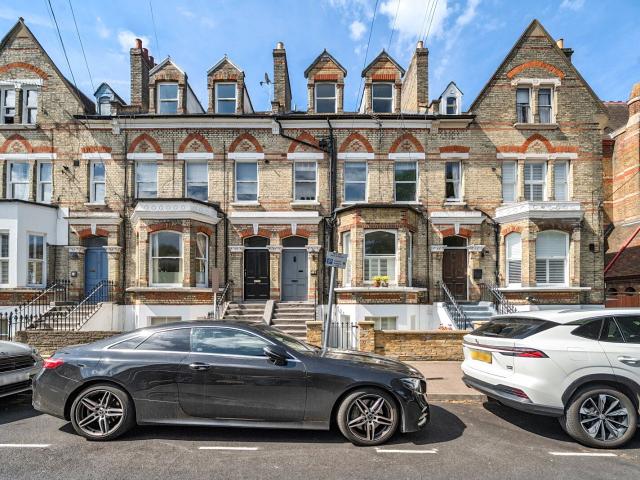 apartment in Surbiton
