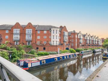 apartment in Symphony Court, Birmingham, B16 8AG