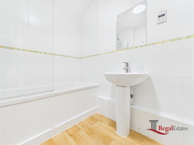 apartment in Pound Lane, London, NW10 2HH