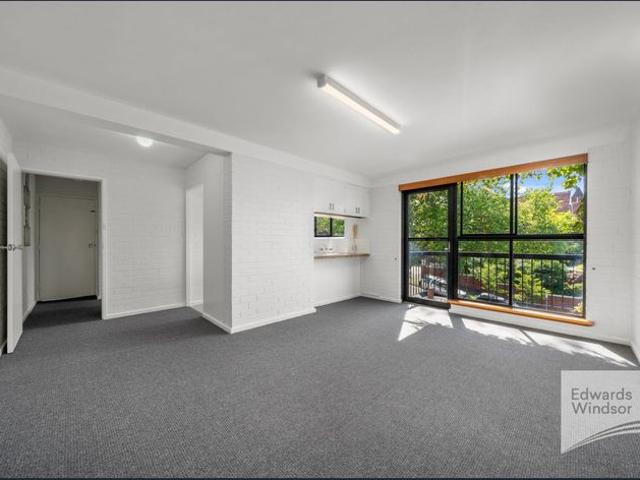 Apartment in popular Hobart location