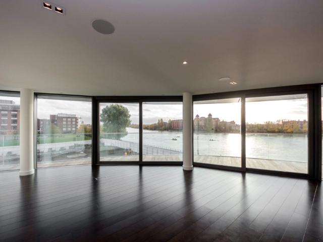 apartment in Parr's Way, London, W6