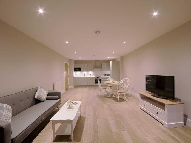apartment in Petersfield Avenue, Slough