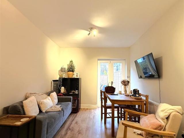 apartment in Petley Road, Hammersmith, London