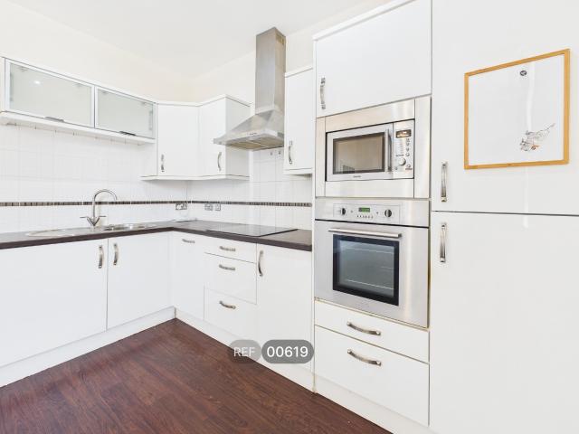 apartment in Peel Court, Spring Bank, HU3 1QW