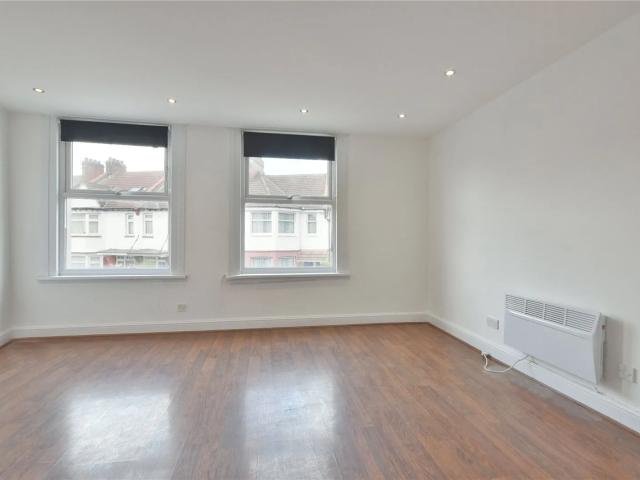 apartment in Pellatt Grove Wood Green, N22
