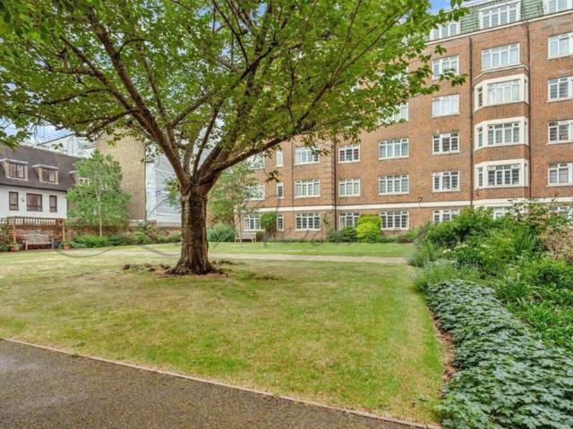 apartment in Pembroke Road, London, W8