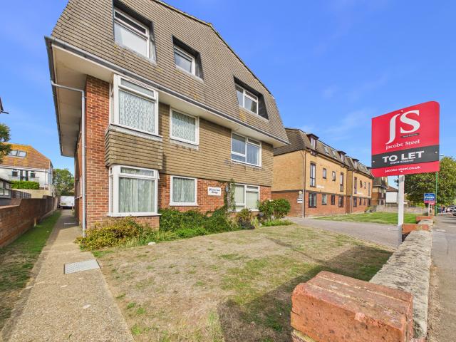 apartment in Penhill Road, Lancing, BN15