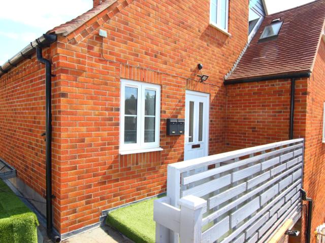 apartment in Pickersleigh Avenue, Malvern