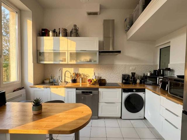 Apartment in Place Alexandre Labadie, Marseille for 80 m² with 2