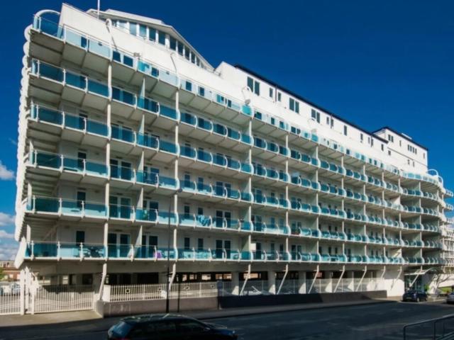 apartment in Platinum House Lyon Road, Harrow, HA1