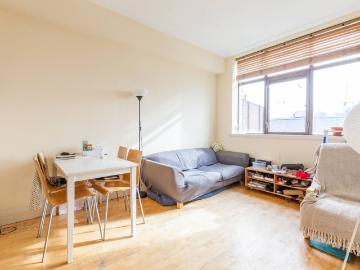 apartment in Prescot Street