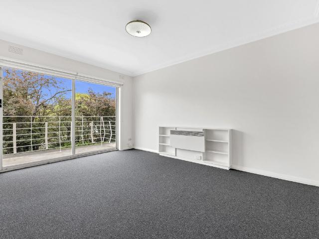 One Bedroom Apartment in Prime Location!