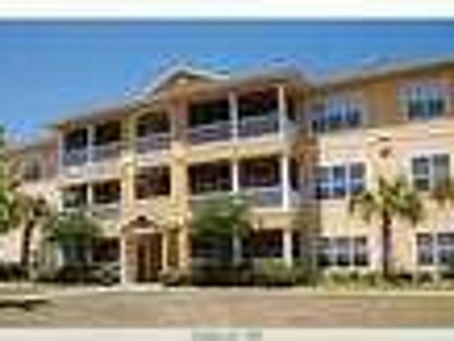 Apartment in prime location. Carport parking!