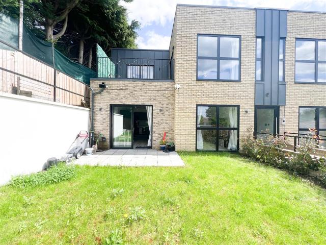 apartment in Purley Oaks Road, South Croydon