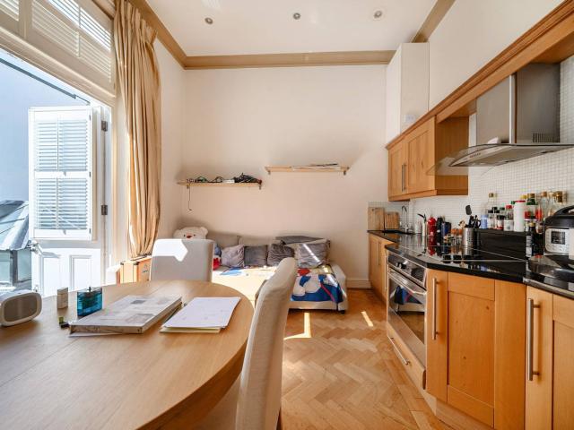apartment in Queens Gate