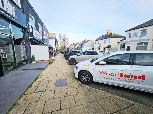 apartment in Queens Road, Buckhurst Hill, IG9