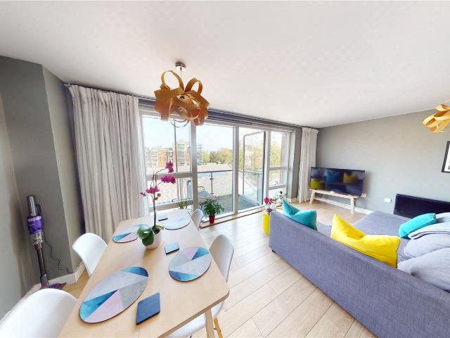 apartment in Queens Square Apartments, Bell Avenue, City Centre, Bristol, BS1 4AP Abode