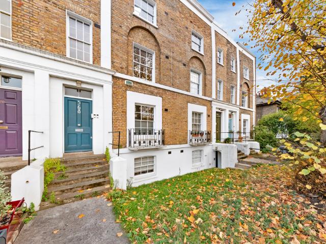 apartment in Queensbridge Road