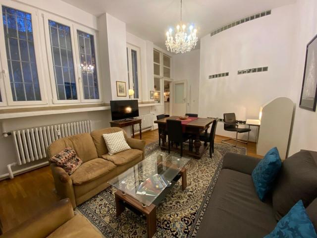 Apartment in quiet, central location on the Rose Garden, Koln Amsterdam Apartments for Rent