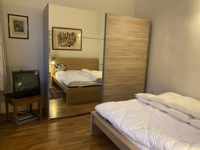 Apartment in quiet, central location on the Rose Garden, Koln Amsterdam Apartments for Rent