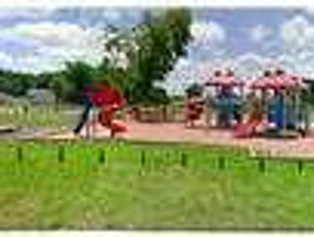 Apartment in quiet area, spacious with big kitchen. Parking Available!