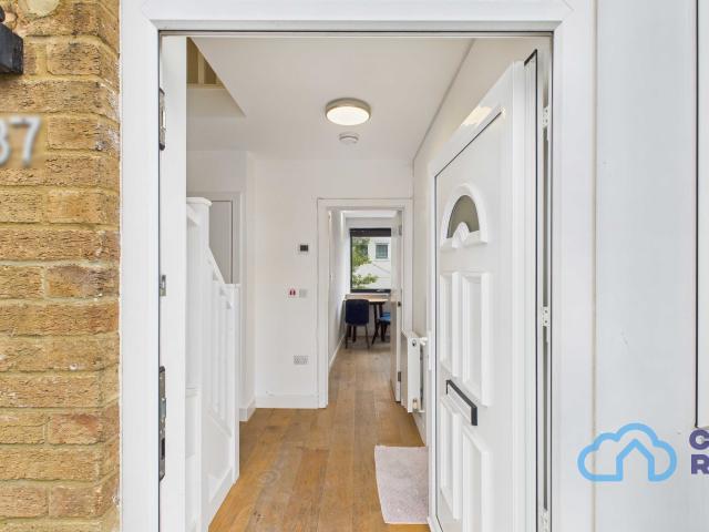 apartment in RM2 Eastmead | Farnborough | GU14 7SA