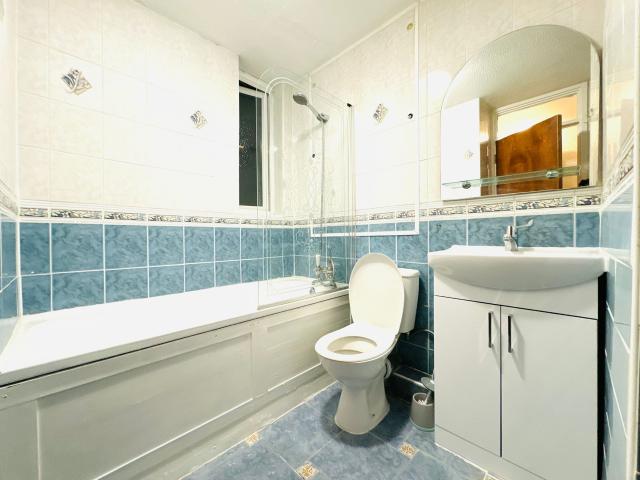 apartment in 244LU RM3 Lucey Way | Bermondsey | London | SE16 3UG
