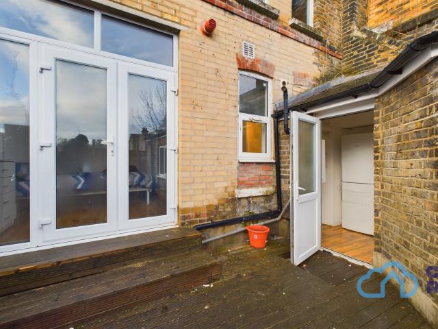 apartment in RM3 Plashet Road | Plaistow | London | E13 0PU