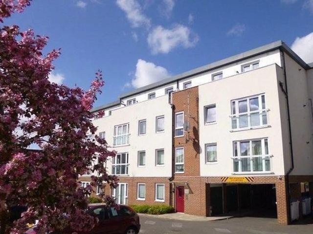 apartment in ROYAL COURT QUEEN MARYS AVENUE, WATFORD