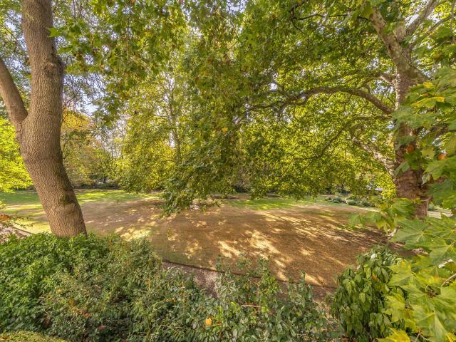 apartment in Royal Crescent,, W11