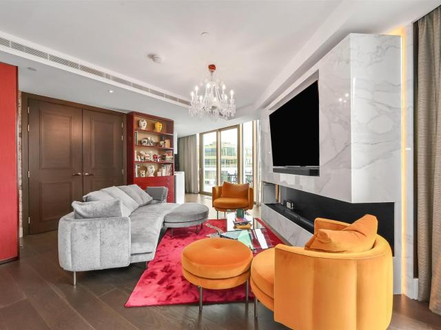 apartment in Royal Warwick Square, Kensington, London, W14