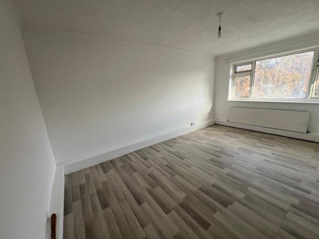 apartment in Rozelle Court, Dunheved Road South