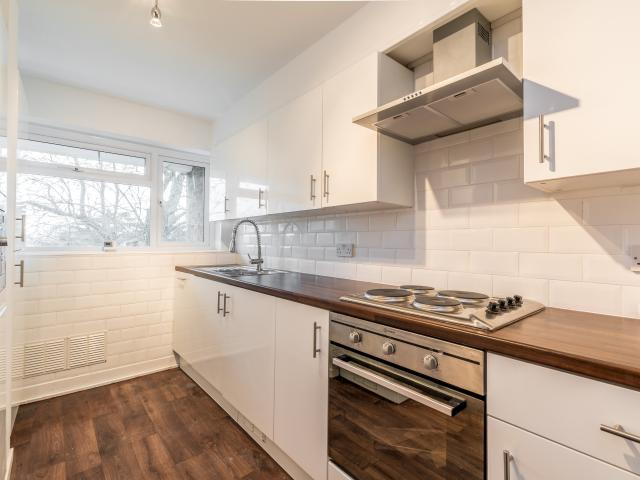 apartment in Rochelle Court, Beckenham, BR3 5XB