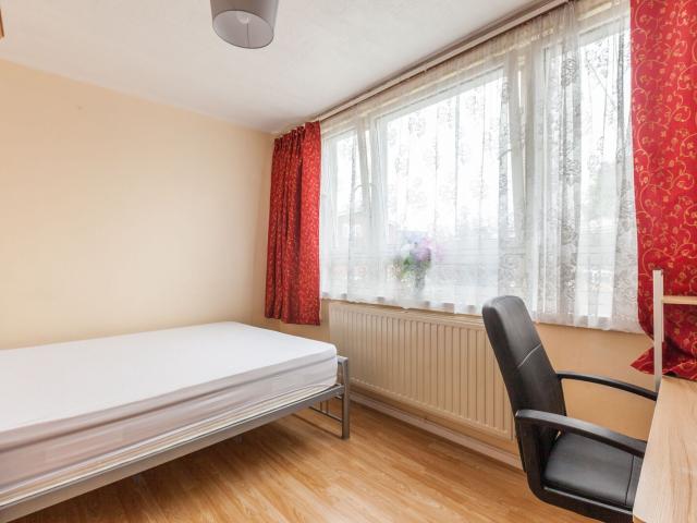 apartment in Rolls Road