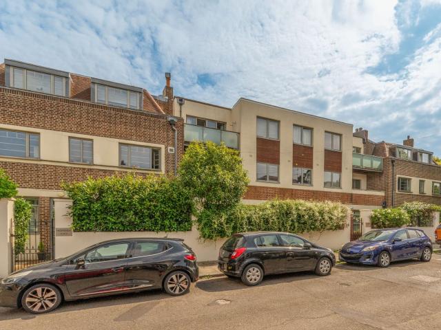 apartment in ROMEYN ROAD