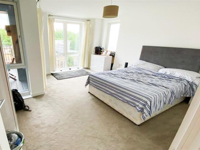 apartment in Rope Court, E14 7PA