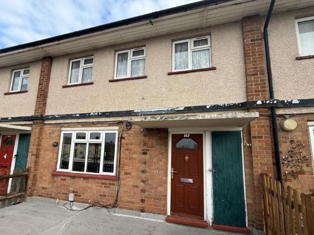 Apartment In Rose Lane, Romford Rm6