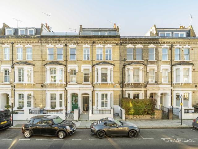 apartment in Radipole Road, Fulham, SW6
