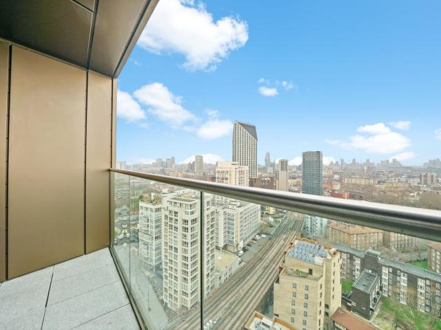 apartment in Raglan House, London, SE1 6TJ