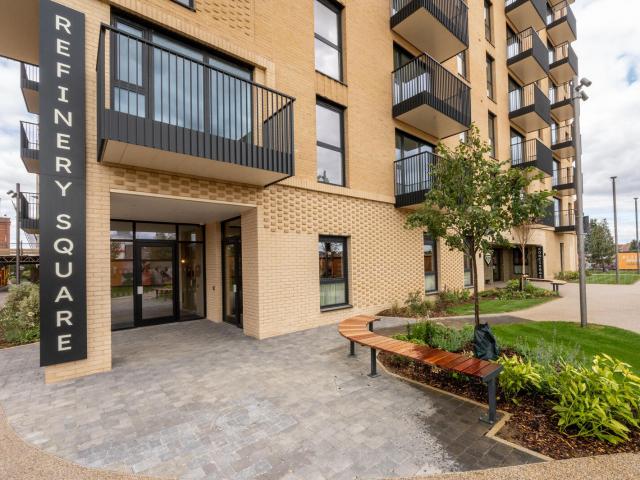 apartment in Refinery Square