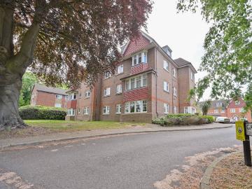 apartment in Rickmansworth Road Wd18