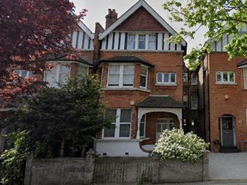 Apartment In Riggindale Road, London Sw16