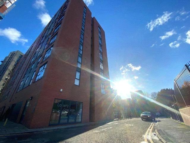 apartment in Riley Building, Lowry Wharf, Derwent Street, Salford, M5 4TA