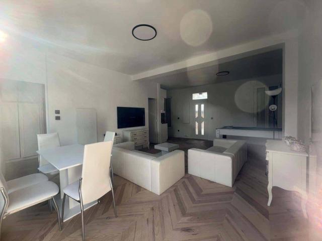 Apartment in Rue Pierre Curie, Issy les Moulineaux for 109 m² wi