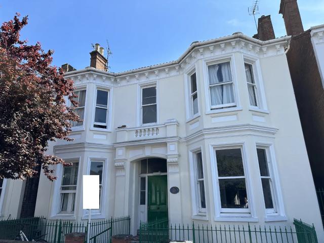 apartment in Russell Terrace Leamington Spa